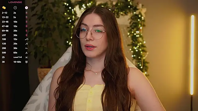 Ester Hill online show from 12-17-25, 01:43