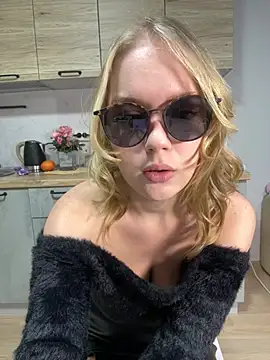 Snapshot of Little_Forest_ELF chatting on 03-14-25, 02:30 Little Forest ELF online show from 03-14-25, 02:30