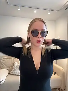 Snapshot of Little_Forest_ELF chatting on 02-21-26, 07:54 Little Forest ELF online show from 02-21-26, 07:54