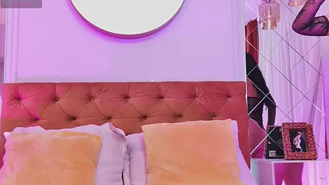 EmilyColle  online show from 11-09-25, 08:57