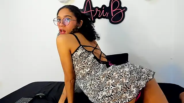 Snapshot of arii_barthon chatting on 10-06-25, 03:08 arii barthon online show from 10-06-25, 03:08
