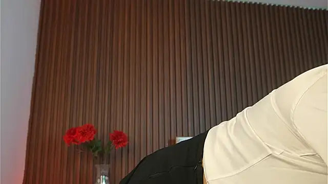 keyla scott  online show from 10-31-25, 02:57