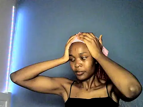 Snapshot of cyberbunnie chatting on 03-06-25, 07:43 cyberbunnie online show from 03-06-25, 07:43