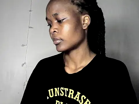 Snapshot of cyberbunnie chatting on 12-17-24, 07:37 cyberbunnie online show from 12-17-24, 07:37