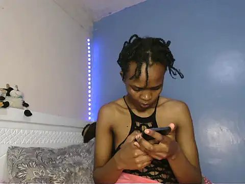 Snapshot of cyberbunnie chatting on 10-05-25, 07:37 cyberbunnie online show from 10-05-25, 07:37