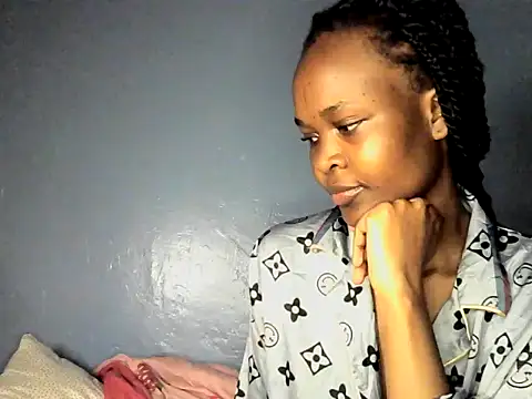 Snapshot of cyberbunnie chatting on 12-21-24, 02:47 cyberbunnie online show from 12-21-24, 02:47