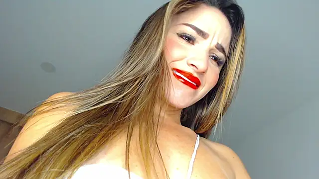 Snapshot of dollface17 chatting on 03-01-25, 02:48 dollface17 online show from 03-01-25, 02:48