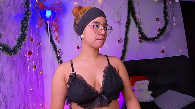 chloe blue online show from 12-18-25, 11:25