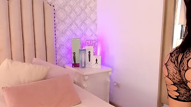 Charlotte  08 online show from 02-08-25, 08:10