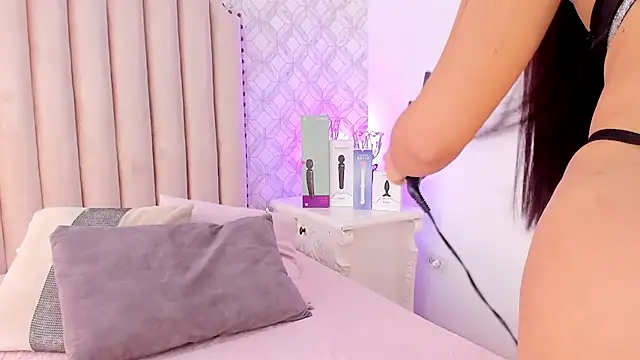 Charlotte  08 online show from 02-17-25, 07:44