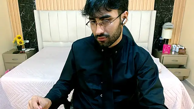 MilanZaire online show from 12-20-25, 07:17