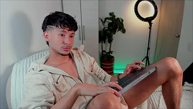 dimitri targaryen online show from 01-06-25, 03:42