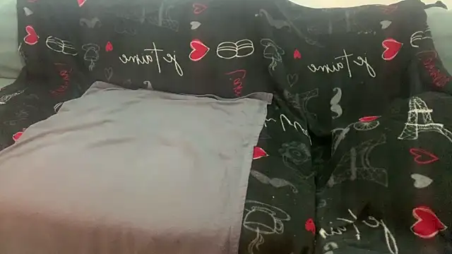 Snapshot of devote_schlampe00 chatting on 09-28-25, 12:17 devote schlampe00 online show from 09-28-25, 12:17