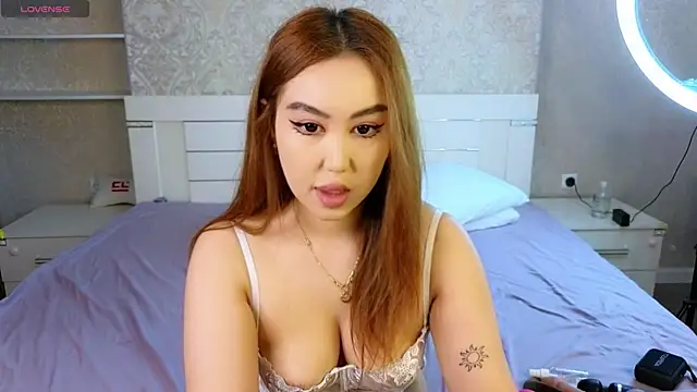 Diana Moon  online show from 04-22-26, 01:45