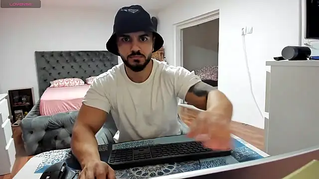 supermanboy94 online show from 11-05-25, 06:38