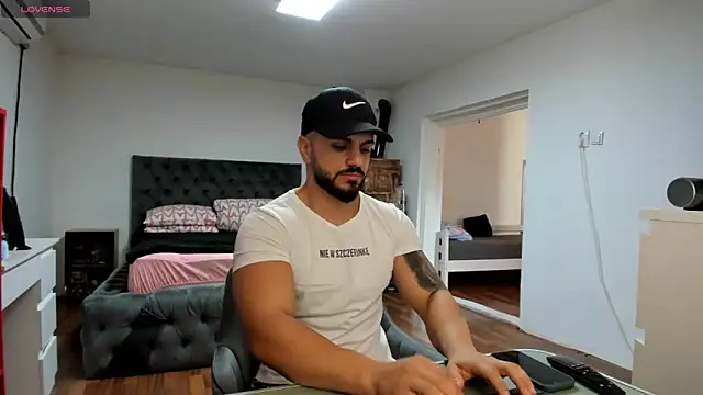 supermanboy94 online show from 11-03-25, 07:24