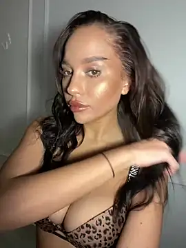 Snapshot of CardiSweetBaby chatting on 01-02-25, 02:57 CardiSweetBaby online show from 01-02-25, 02:57