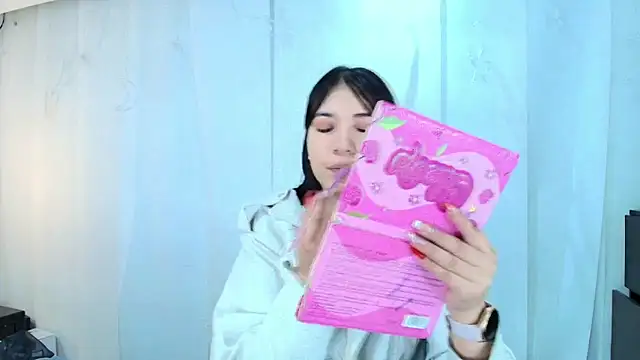 lina bedoya  online show from 10-11-25, 11:44