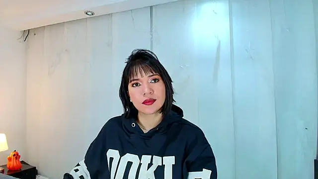 lina bedoya  online show from 10-16-25, 11:29