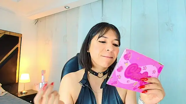 lina bedoya  online show from 06-18-26, 11:37