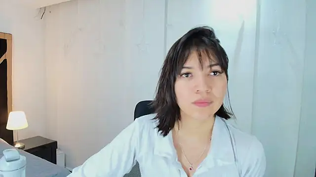 lina bedoya  online show from 10-04-25, 11:34