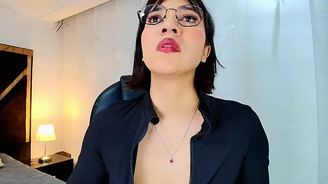 Snapshot of lina_bedoya_ chatting on 05-11-26, 11:44 lina bedoya online show from 05-11-26, 11:44