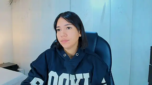 lina bedoya  online show from 11-28-25, 11:43