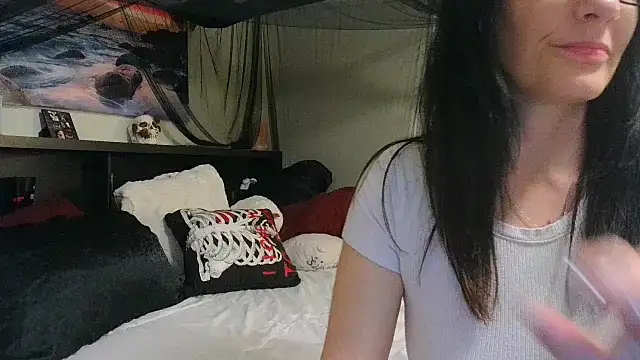 CrystalLakeXO online show from 04-05-26, 06:20