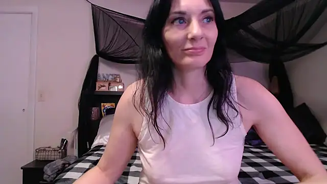 CrystalLakeXO online show from 06-17-26, 05:51