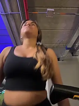 SaraParisi online show from 11-13-25, 05:06