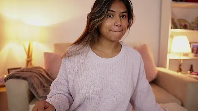 Snapshot of SaraParisi chatting on 02-21-26, 12:23 SaraParisi online show from 02-21-26, 12:23