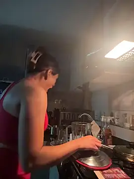 SaraParisi online show from 10-28-25, 11:03