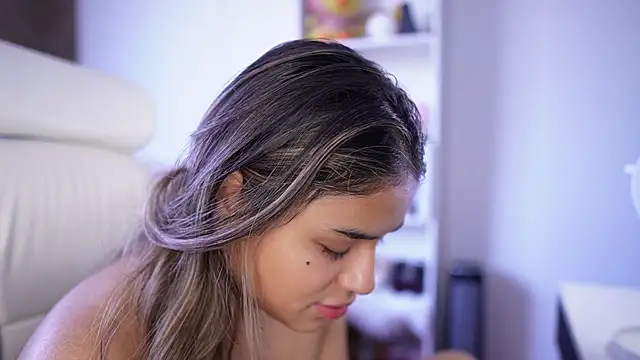 SaraParisi online show from 09-11-25, 10:21