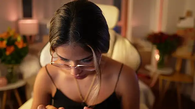 SaraParisi online show from 03-12-25, 01:47