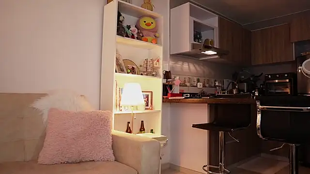 Snapshot of SaraParisi chatting on 02-20-26, 12:18 SaraParisi online show from 02-20-26, 12:18