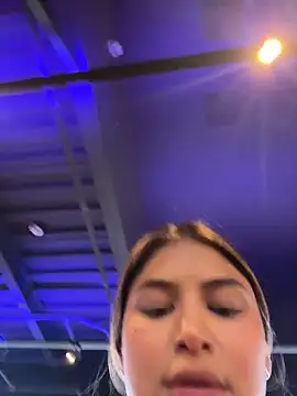 SaraParisi online show from 10-31-25, 05:31