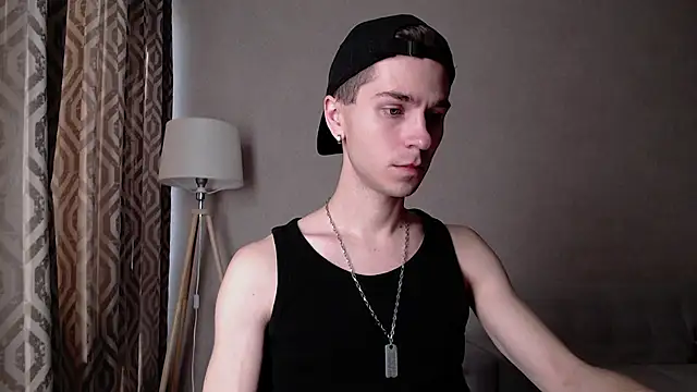 Joseph  Quinn online show from 10-02-25, 09:34