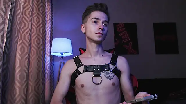 Joseph  Quinn online show from 10-17-25, 04:05