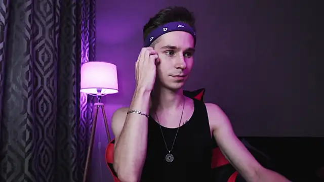 Joseph  Quinn online show from 10-15-25, 05:10