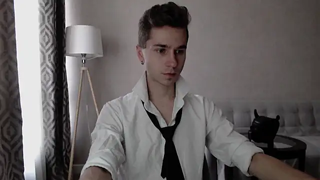 Joseph  Quinn online show from 09-30-25, 05:02