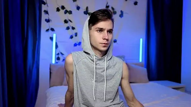 Joseph  Quinn online show from 11-27-25, 04:07