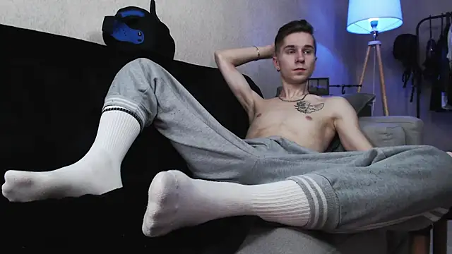 Joseph  Quinn online show from 11-16-25, 08:08