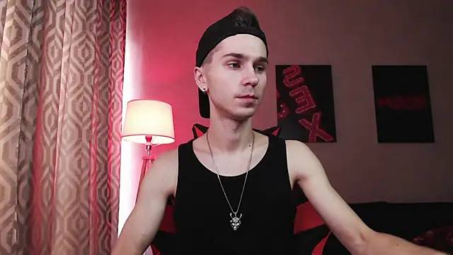 Joseph  Quinn online show from 10-18-25, 08:27