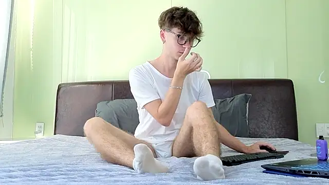 Joseph  Quinn online show from 02-23-26, 02:02