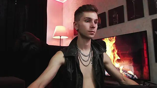 Joseph  Quinn online show from 09-14-25, 11:43