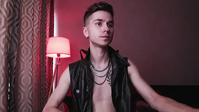 Joseph  Quinn online show from 10-13-25, 07:10