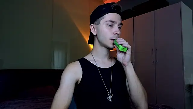 Joseph  Quinn online show from 02-26-26, 06:35