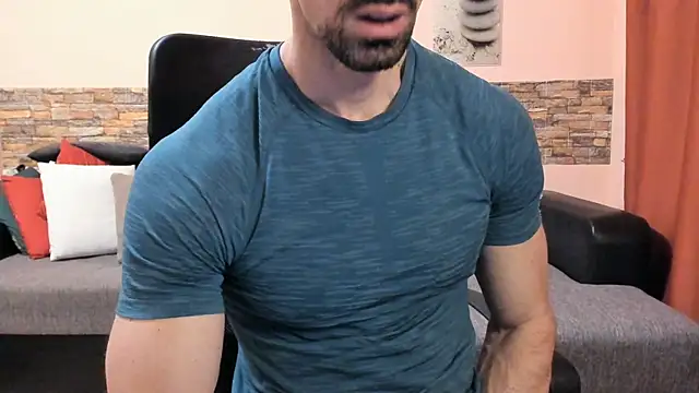 HotHunkTrainer online show from 06-18-26, 08:35
