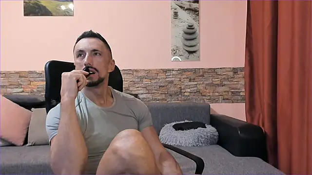 HotHunkTrainer online show from 09-21-25, 06:40