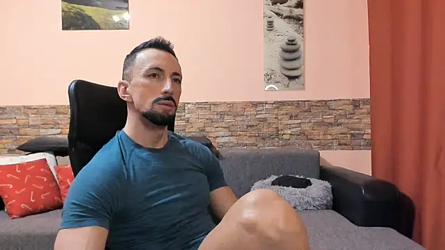 HotHunkTrainer online show from 02-05-26, 09:05